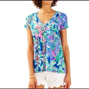 EUC Lilly Pulitzer Etta Floral v-neck Tshirt